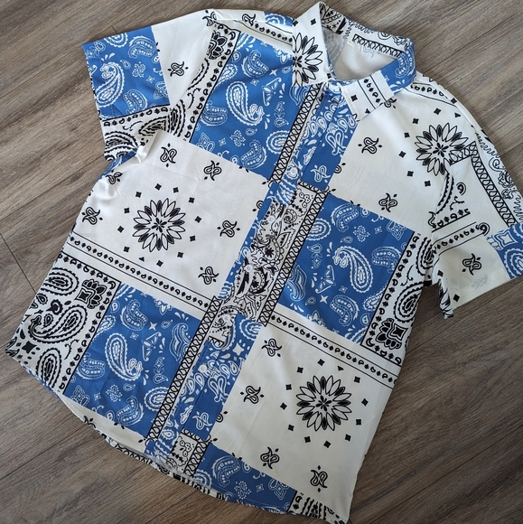 Men's Paisley Pattern Button Up resort shirt - Light Blue & White - size Large - Picture 5 of 9